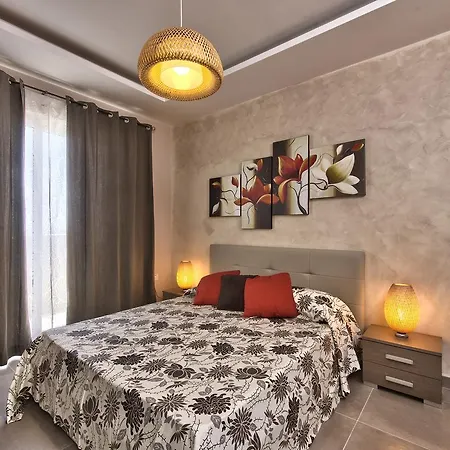 Superb Penthouse With Views & Terrace Apartment Naxxar