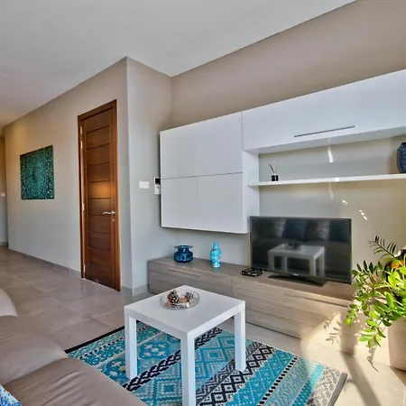 Superb Penthouse With Views & Terrace Apartment *