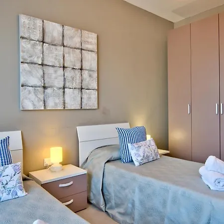 Apartment Superb Penthouse With Views & Terrace Naxxar