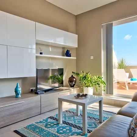 Superb Penthouse With Views & Terrace Apartment Naxxar