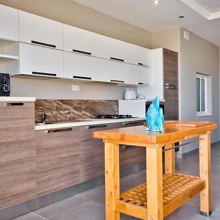 Superb Penthouse With Views & Terrace