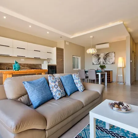 Superb Penthouse With Views & Terrace