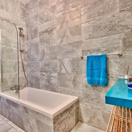 Apartment Superb Penthouse With Views & Terrace